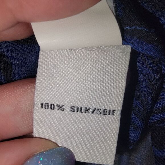 Diane von Furstenberg Dark Blue & Black Woodgrain Print Silk blouse top size 8 - Picture 10 of 10